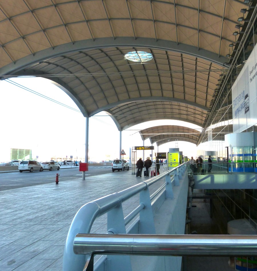 Wheelchair adapted Alicante Airport transfers